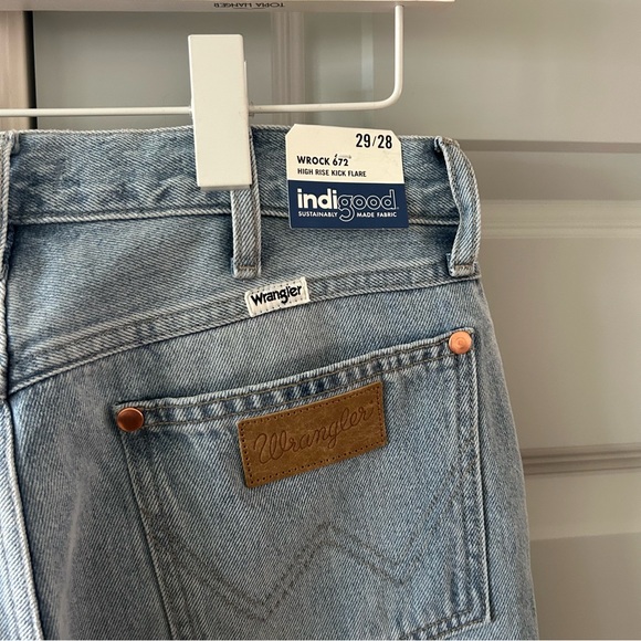 NWT Wrangler Wrock 672 High Rise Kick Flare Jeans - Picture 4 of 5